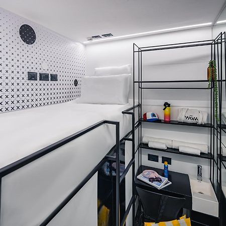 Wom Beach Pod Hotel - A Member Of Brown Hotels Тель-Авив Экстерьер фото