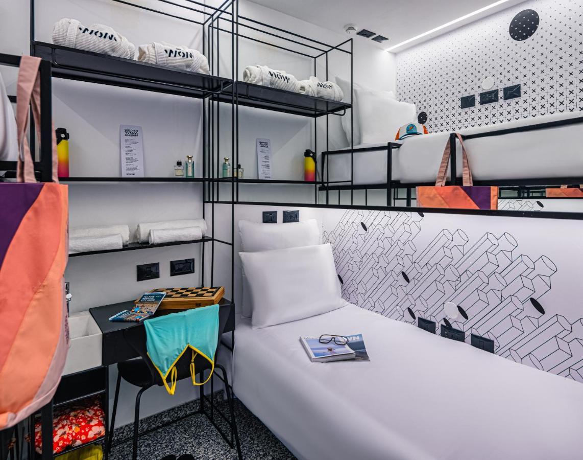 Wom Beach Pod Hotel - A Member Of Brown Hotels Тель-Авив Экстерьер фото