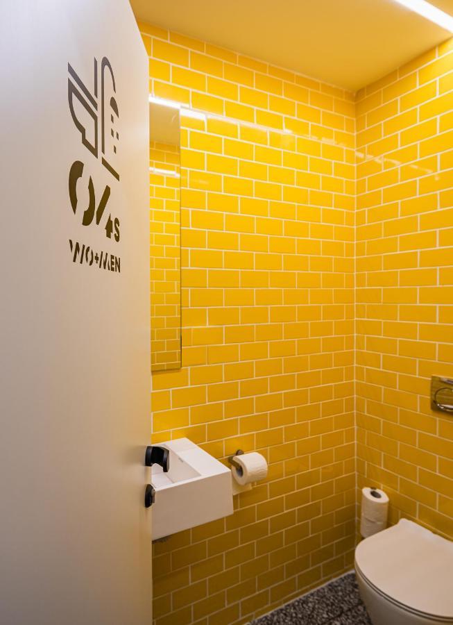 Wom Beach Pod Hotel - A Member Of Brown Hotels Тель-Авив Экстерьер фото
